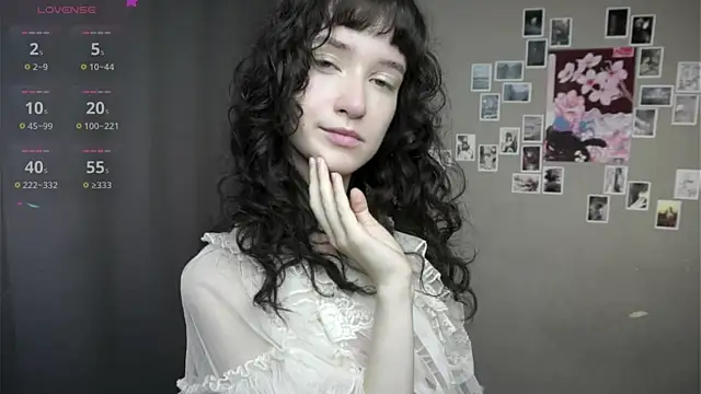 Snapshot of DellaLeck chatting on 07.28.26 DellaLeck online show from 07.28.26