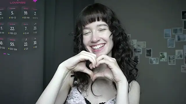 Snapshot of DellaLeck chatting on 08.02.26 DellaLeck online show from 08.02.26