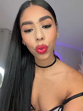 Rossie Blooms online show from 05.17.26