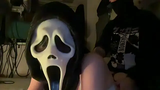 Snapshot of SilentScreamsVan- chatting on 04.08.26 SilentScreamsVan- online show from 04.08.26