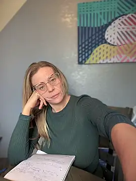 Snapshot of GwenWilde31 chatting on 08.06.26 GwenWilde31 online show from 08.06.26