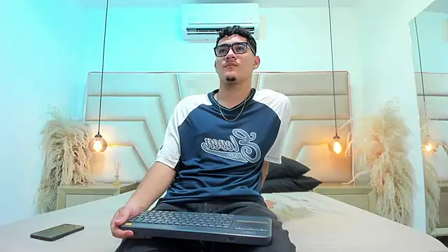 DylanLuxe online show from 03.25.26