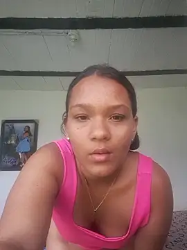 Snapshot of sofia-larson chatting on 04.20.26 sofia-larson online show from 04.20.26