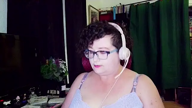 Snapshot of DyvLazuli chatting on 03.25.26 DyvLazuli online show from 03.25.26