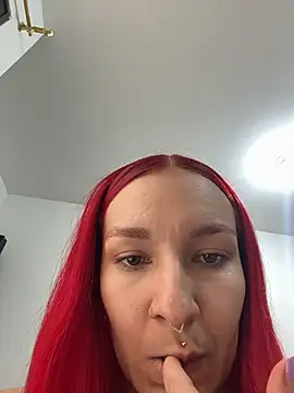 Snapshot of Amelie-RedHoney chatting on 04.06.26 Amelie-RedHoney online show from 04.06.26