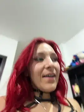 Snapshot of Amelie-RedHoney chatting on 04.12.26 Amelie-RedHoney online show from 04.12.26