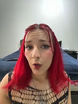 Snapshot of Amelie-RedHoney chatting on 05.01.26 Amelie-RedHoney online show from 05.01.26