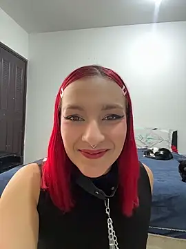 Snapshot of Amelie-RedHoney chatting on 05.03.26 Amelie-RedHoney online show from 05.03.26