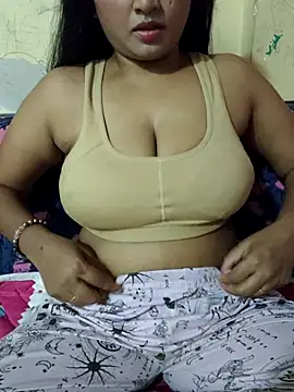 Snapshot of Tridha_2 chatting on 04.18.26 Tridha 2 online show from 04.18.26