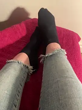 Snapshot of LilouPieds chatting on 03.28.26 LilouPieds online show from 03.28.26