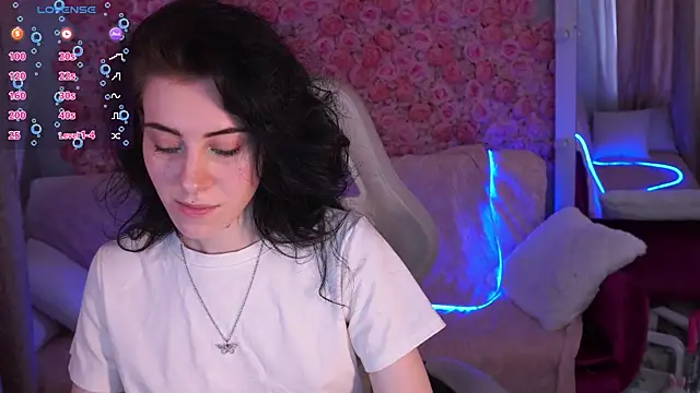 CurleyBlueEyes online show from 04.01.26