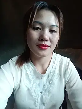 Snapshot of meg_06 chatting on 05.13.26 meg 06 online show from 05.13.26