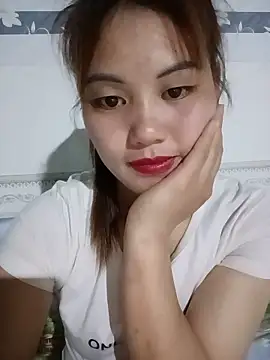 Snapshot of meg_06 chatting on 05.15.26 meg 06 online show from 05.15.26