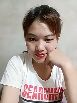 Snapshot of meg_06 chatting on 05.21.26 meg 06 online show from 05.21.26