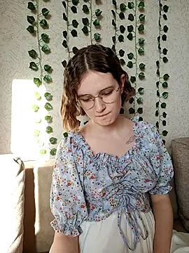 Heyy Mia online show from 03.28.26