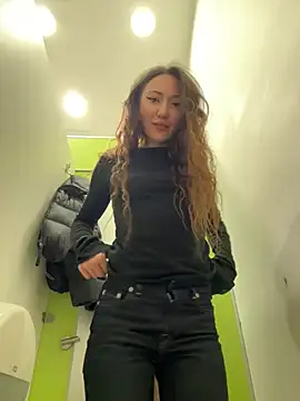 Snapshot of SaintSquirt chatting on 04.22.26 SaintSquirt online show from 04.22.26