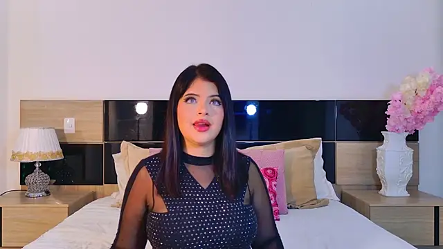 Elodie Laurent online show from 04.23.26