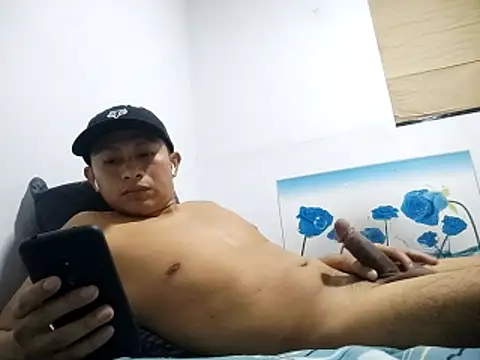 Snapshot of sexywolf10x chatting on 04.03.26 sexywolf10x online show from 04.03.26