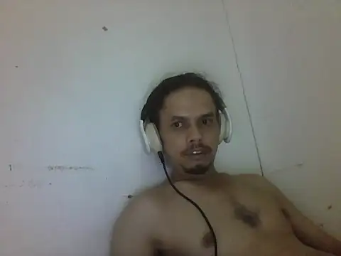 Snapshot of Raku2386 chatting on 04.13.26 Raku2386 online show from 04.13.26