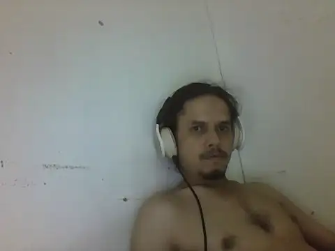 Snapshot of Raku2386 chatting on 04.14.26 Raku2386 online show from 04.14.26