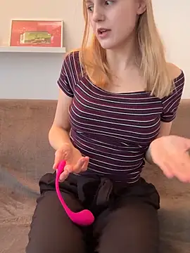 CutieLaura online show from 03.25.26