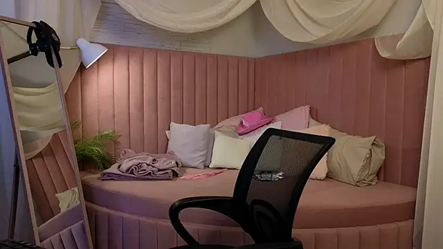 Snapshot of emma_chaser chatting on 04.02.26 emma chaser online show from 04.02.26