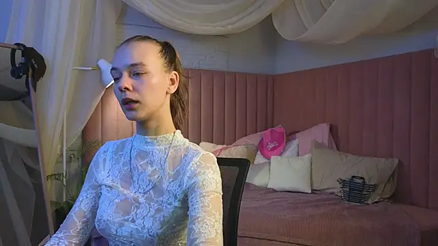 Snapshot of emma_chaser chatting on 04.09.26 emma chaser online show from 04.09.26