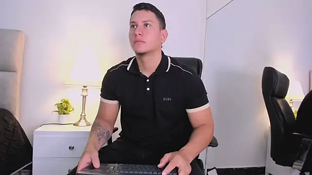 Snapshot of Chriss_Diamond chatting on 08.01.26 Chriss Diamond online show from 08.01.26