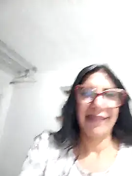Snapshot of SamanthaRosse01_ chatting on 04.17.26 SamanthaRosse01 online show from 04.17.26