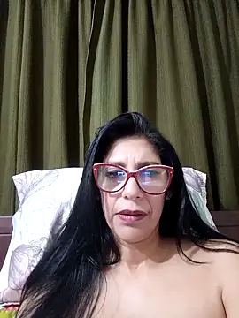 Snapshot of SamanthaRosse01_ chatting on 04.24.26 SamanthaRosse01 online show from 04.24.26