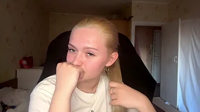 Snapshot of Sophia_Blonde chatting on 03.31.26 Sophia Blonde online show from 03.31.26