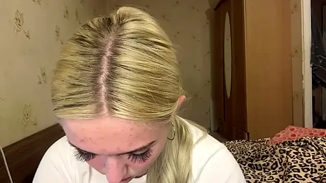 Sophia Blonde online show from 05.10.26