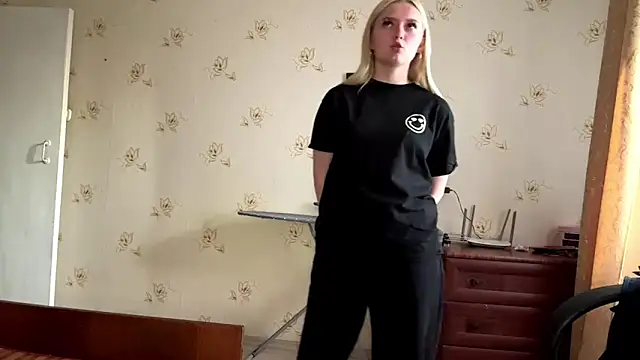 Sophia Blonde online show from 05.13.26