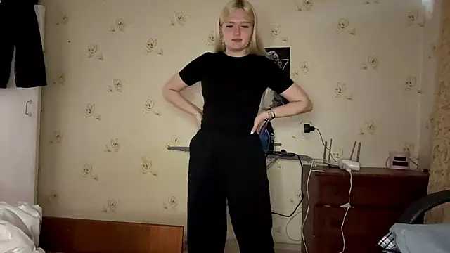 Sophia Blonde online show from 05.17.26