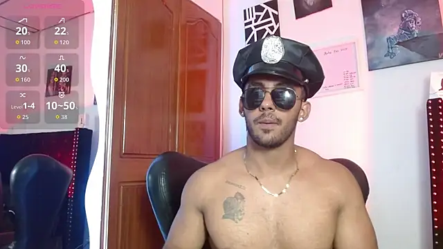 Snapshot of romanpearce_ chatting on 04.26.26 romanpearce online show from 04.26.26