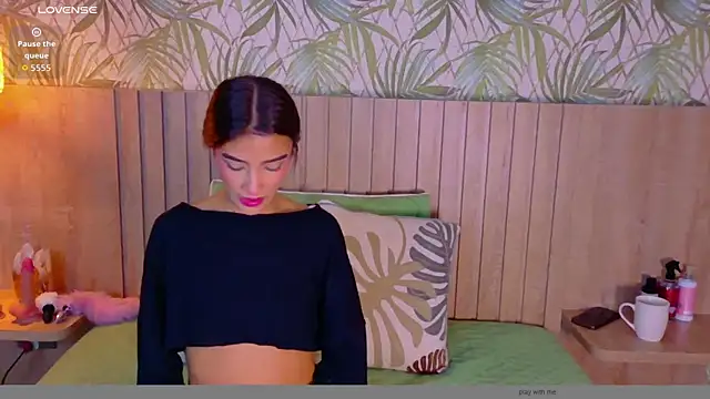 Snapshot of Charlott__18 chatting on 05.25.26 Charlott 18 online show from 05.25.26