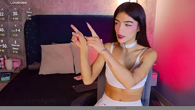 Snapshot of Charlott__18 chatting on 06.24.26 Charlott 18 online show from 06.24.26