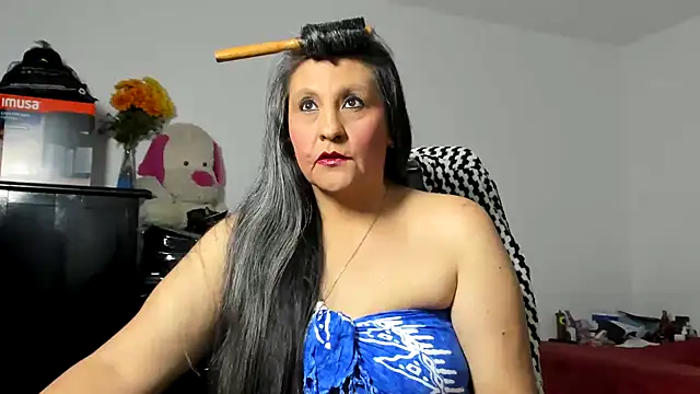 Merlyna Goldenss online show from 04.25.26