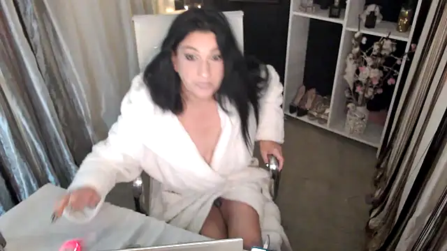 Snapshot of DreamLove2020 chatting on 10.19.25 DreamLove2020 online show from 10.19.25