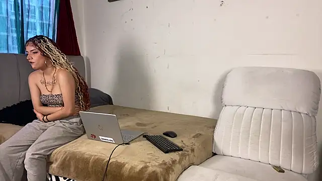 Snapshot of perceo_and_saddie chatting on 05.24.26 perceo and saddie online show from 05.24.26