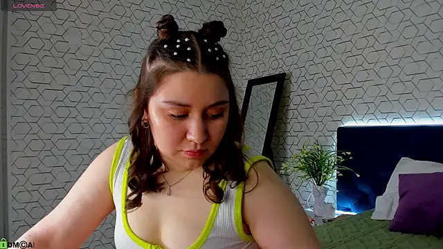 Maya Raay online show from 04.19.26