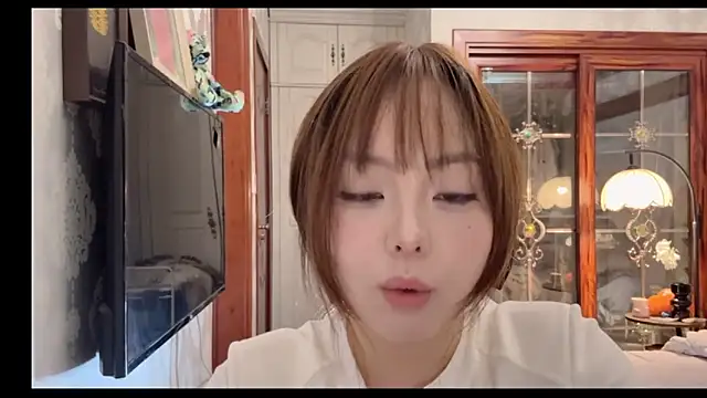 Snapshot of thelittlexx chatting on 05.26.26 thelittlexx online show from 05.26.26