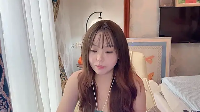 Snapshot of thelittlexx chatting on 06.17.26 thelittlexx online show from 06.17.26