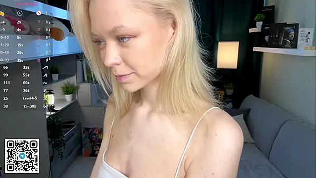 Snapshot of TulaHilst chatting on 06.06.26 TulaHilst online show from 06.06.26