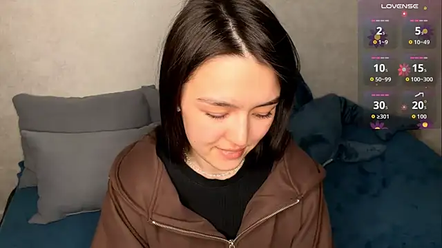 Snapshot of lilysolar chatting on 04.04.26 lilysolar online show from 04.04.26