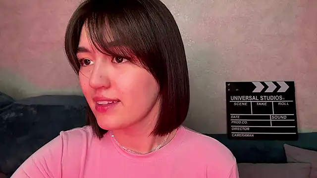 Snapshot of lilysolar chatting on 05.10.26 lilysolar online show from 05.10.26