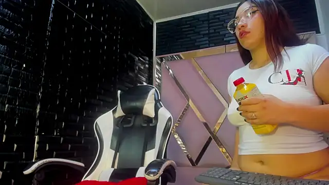 WhipAndDesireRs online show from 05.08.26