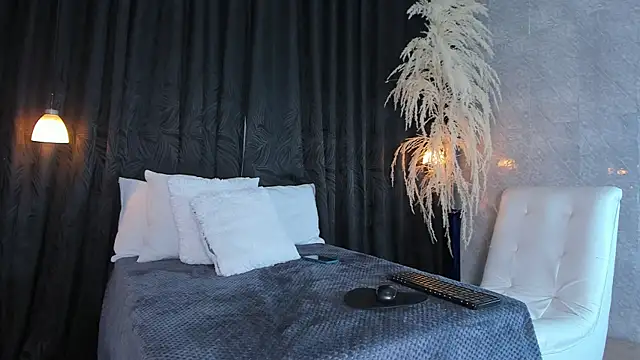 madisonyeduar  online show from 04.05.26