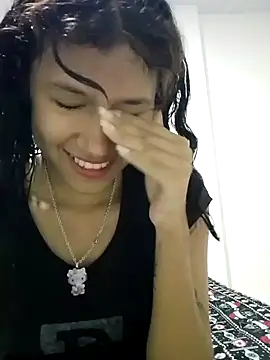 Yi Uzi online show from 05.15.26