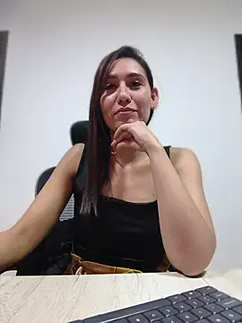 Gaby Moretti  online show from 04.21.26